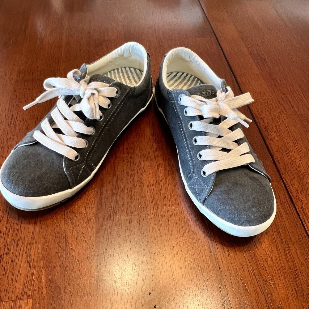 Taos Footwear Gray Canvas Low-Top Sneakers with White Laces